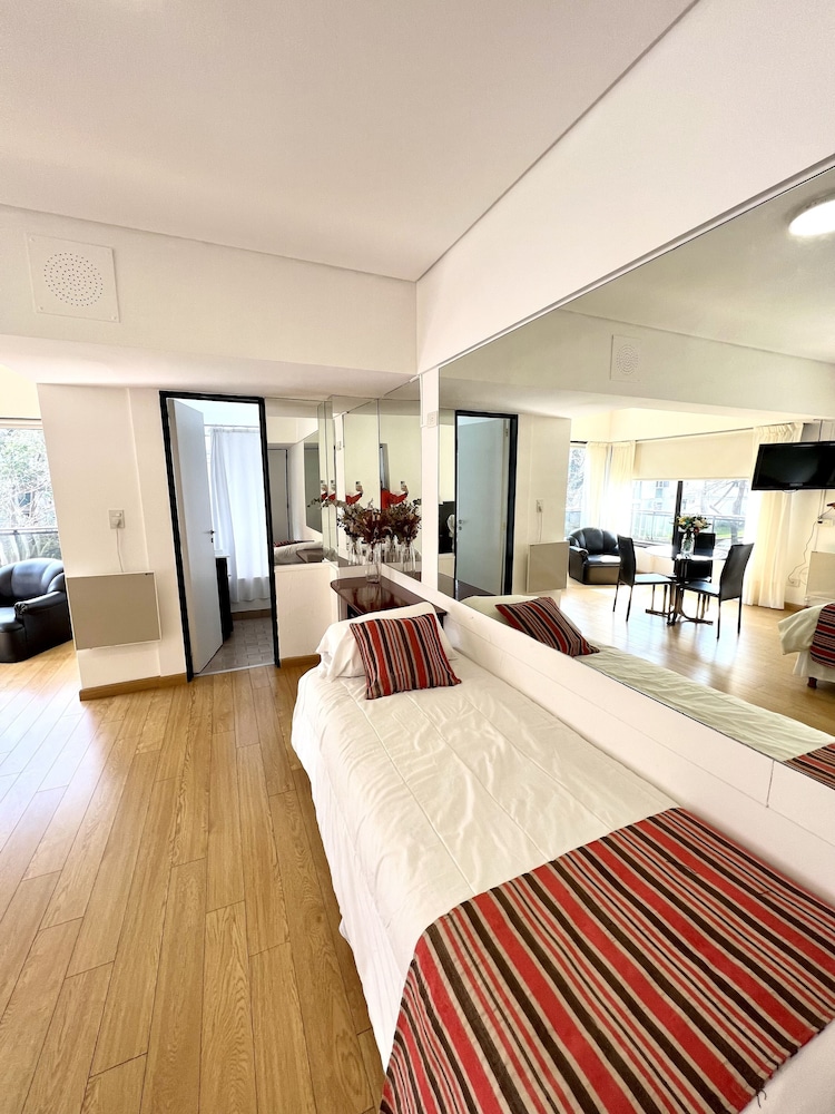 Golf Tower Suites Apartments 26/64
