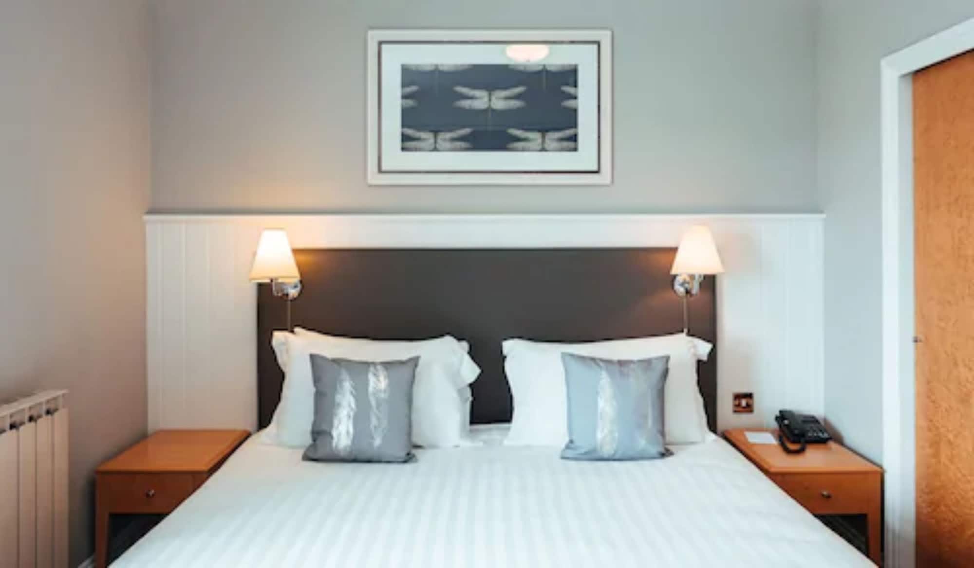 ROOM, DOUBLE OR TWIN BED, INLAND VIEW