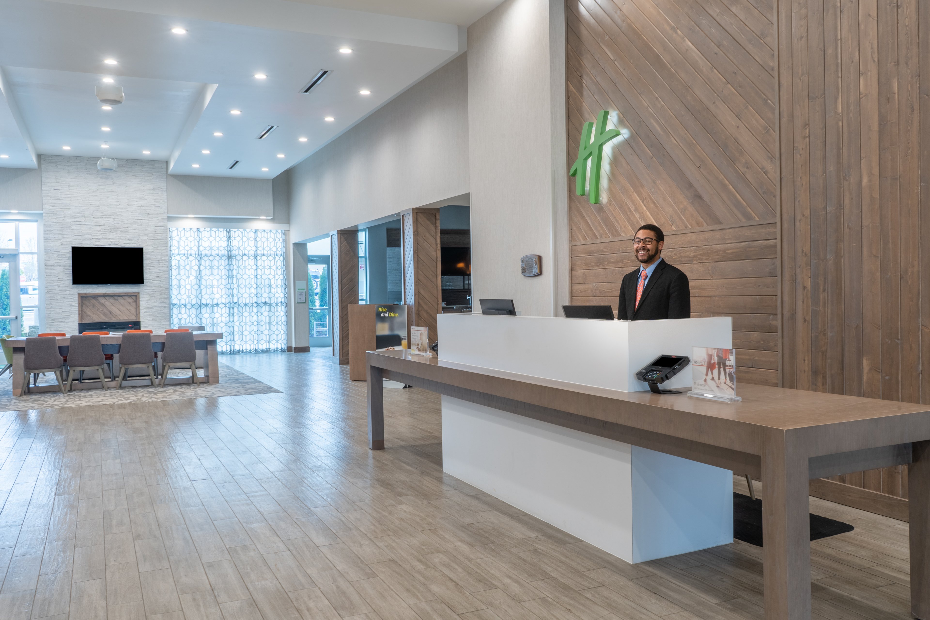 Holiday Inn And Suites Memphis Southeast Germantown 6/48