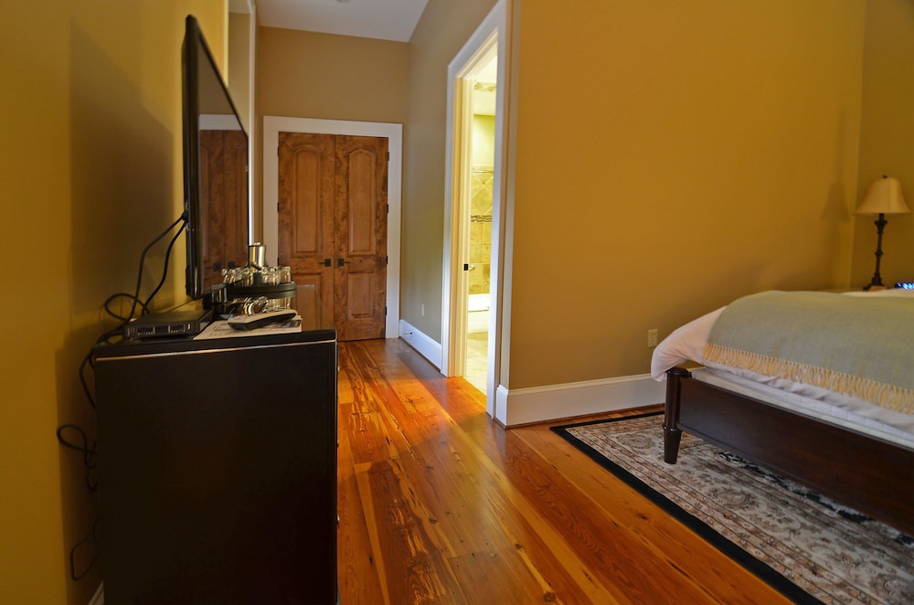 The Bleckley Inn 50/50