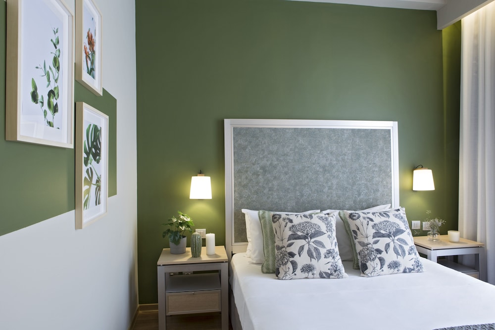 Zeus Essence Bucharest, Trademark Collection by Wyndham 40/65