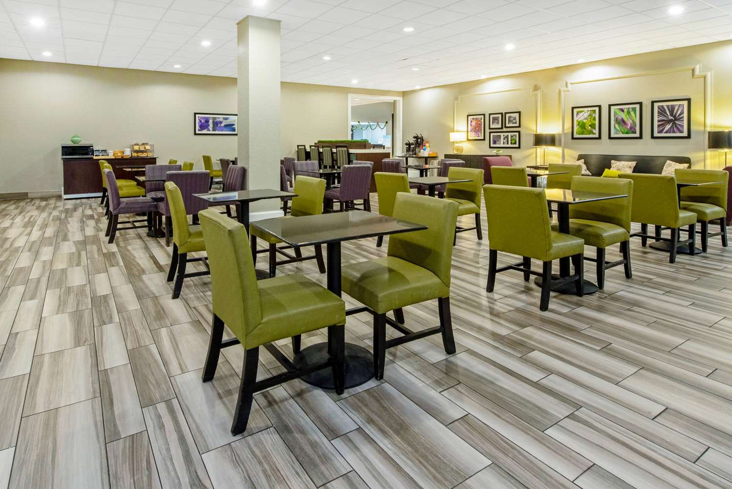 La Quinta Inn Suites New Orleans Airport 33/50