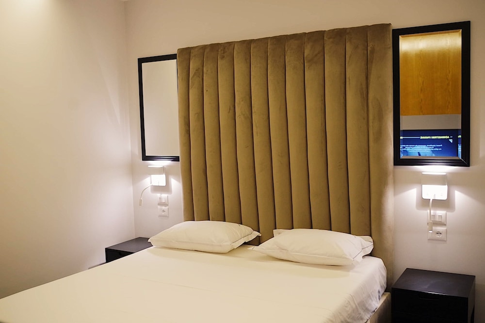 Delta Hotel 18/48