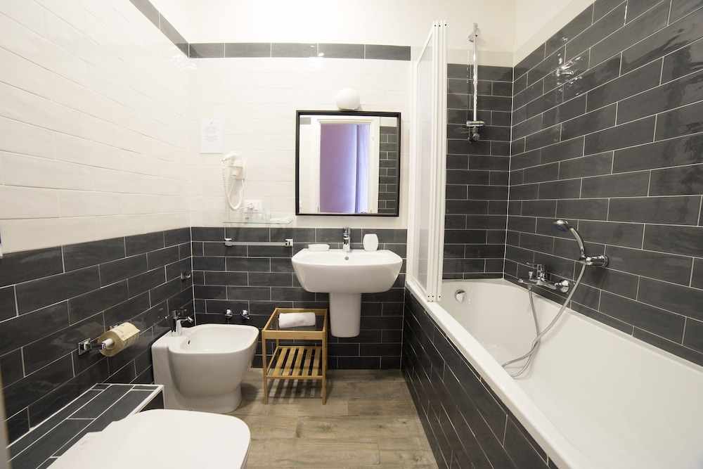 Deluxe Double Room, 1 King Bed, Balcony، P.C. Boutique H. 7/7