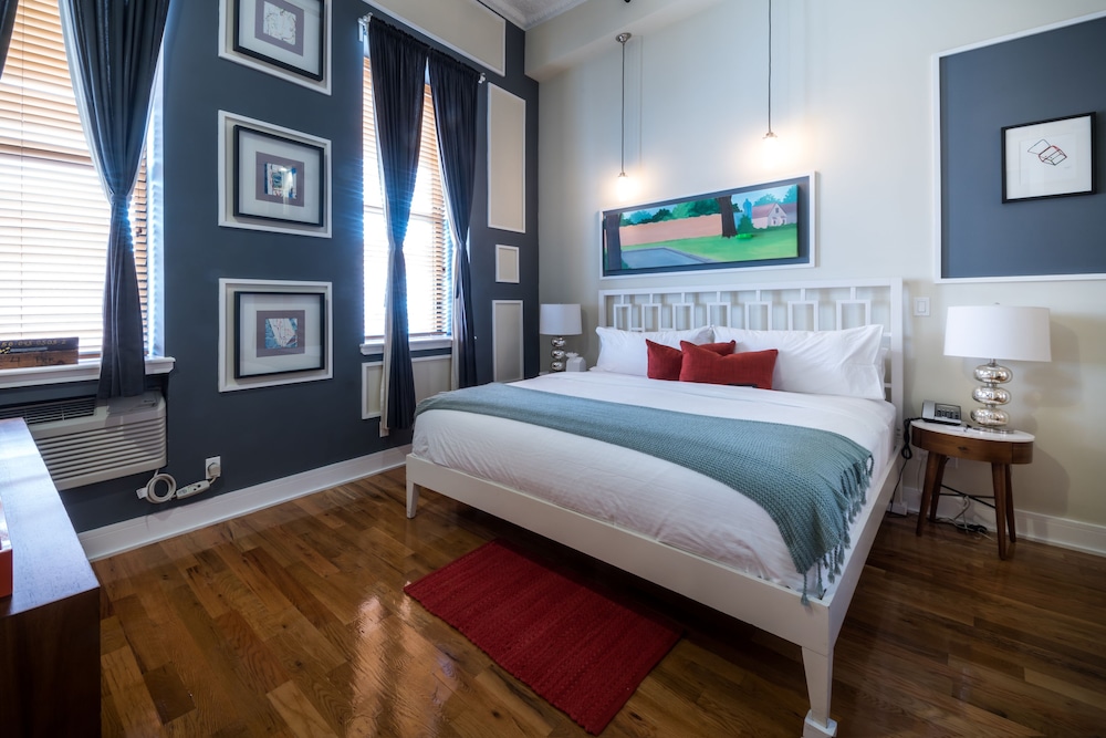 LOFT, DELUXE, SUITE