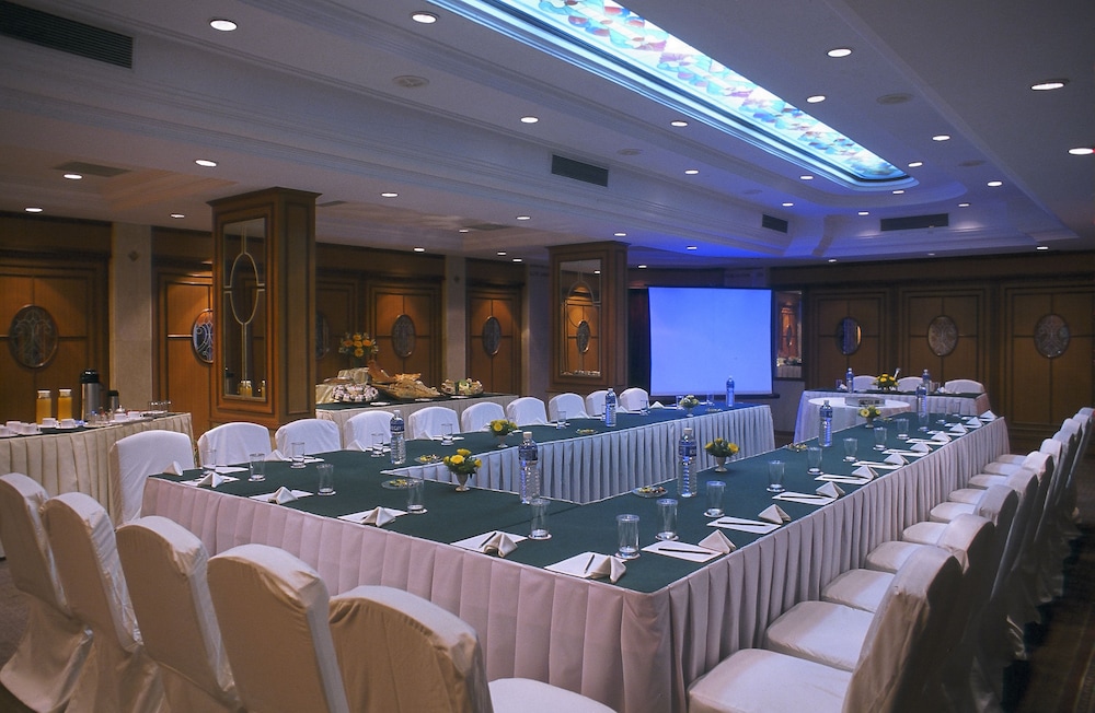 The Pride Hotel Nagpur 32/33