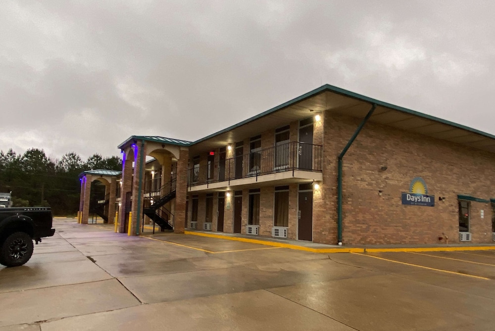 Days Inn by Wyndham Forest 10/40
