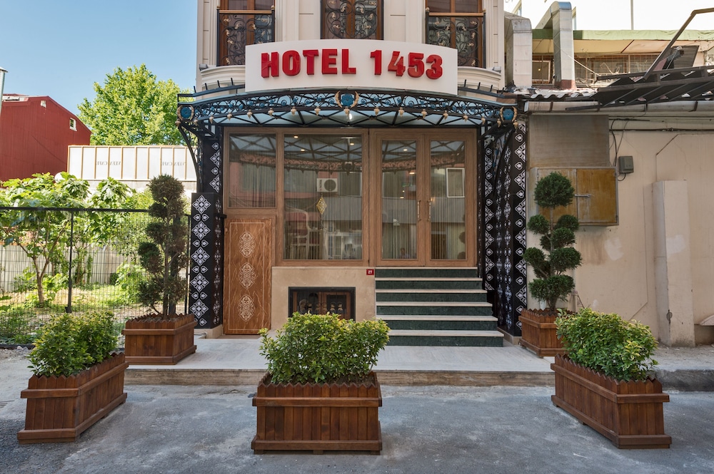 Hotel 1453 2/60