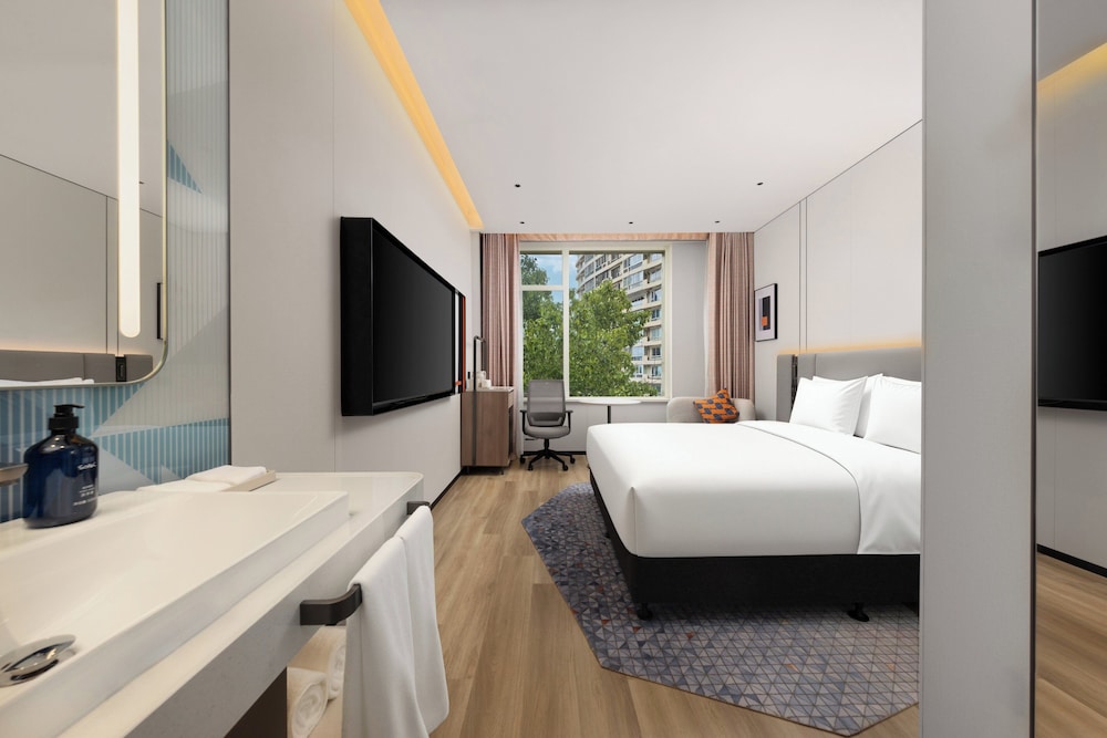Holiday Inn Express Shanghai Jing An Xikang Road by IHG، شانغهاي 24/50