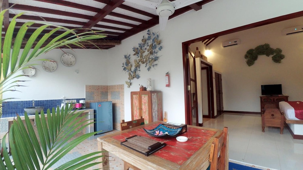Cinta Cottages 24/44