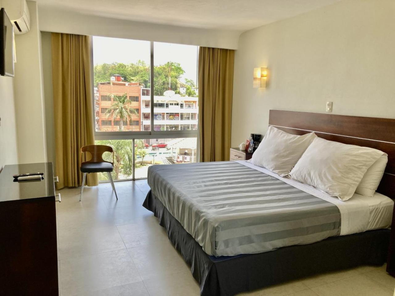 May Palace Hotel 4/43