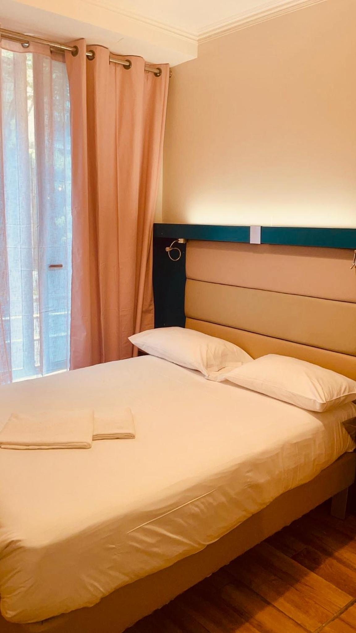 Budget, Double Bed, Street View, Ground Floor