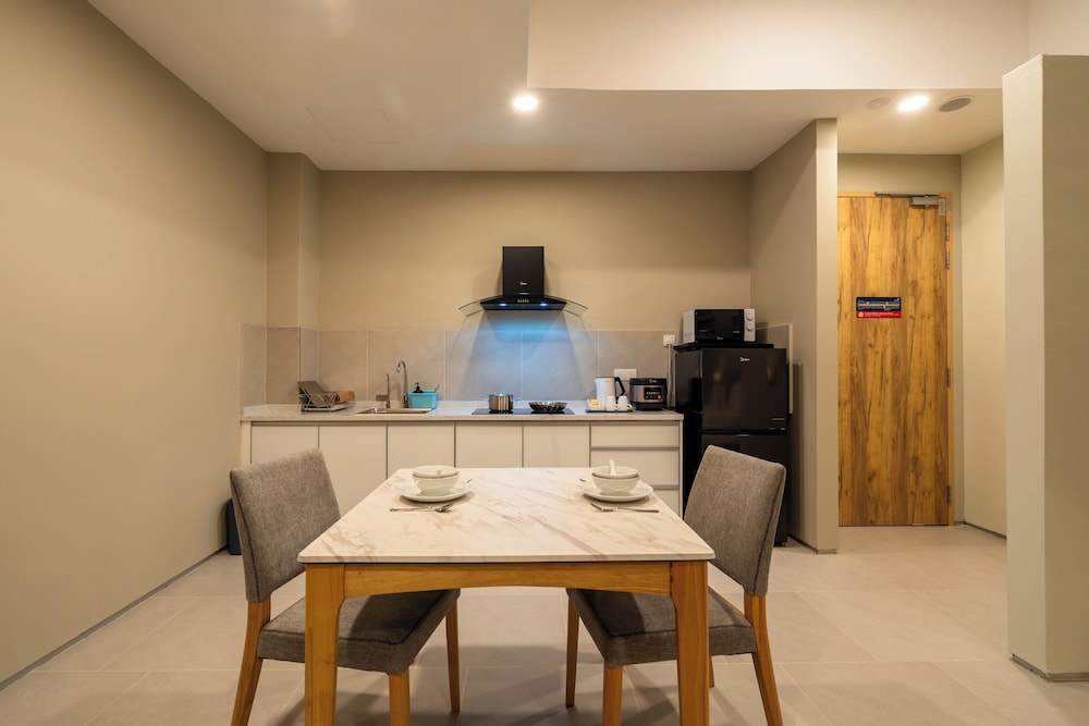 Zenith Suites Cameron 57/68