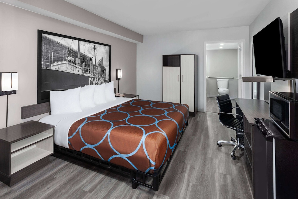 Super 8 by Wyndham Baltimore Northwest 10/40