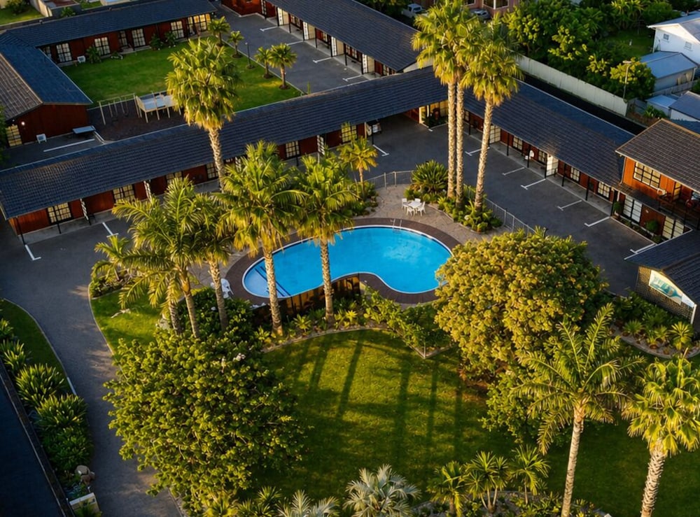 Teal Motor Lodge 45/50