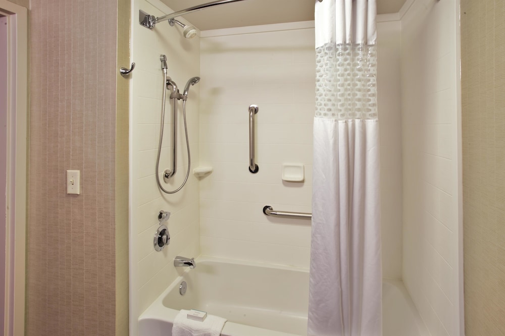 Hampton Inn Bowie 15/42