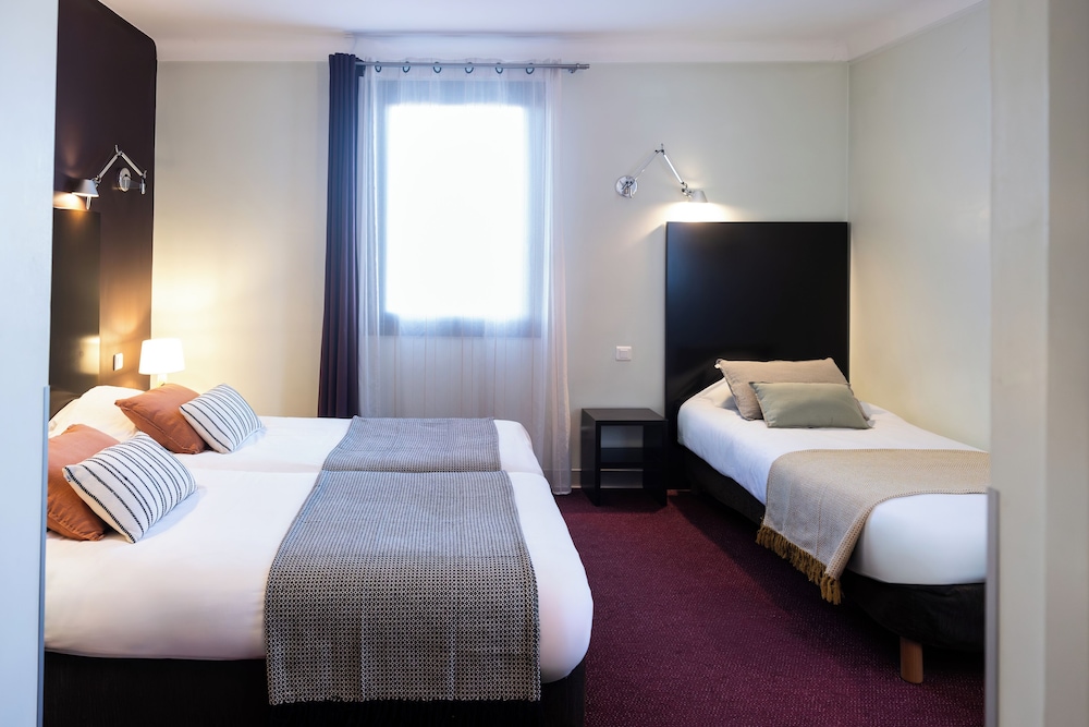 Room, Triple, 1 Queen and 1 Single Bed
