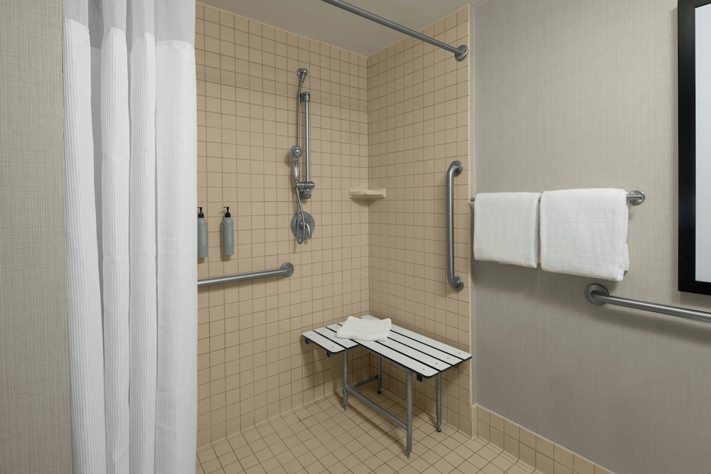 Residence Inn Las Vegas Hughes Center 48/48