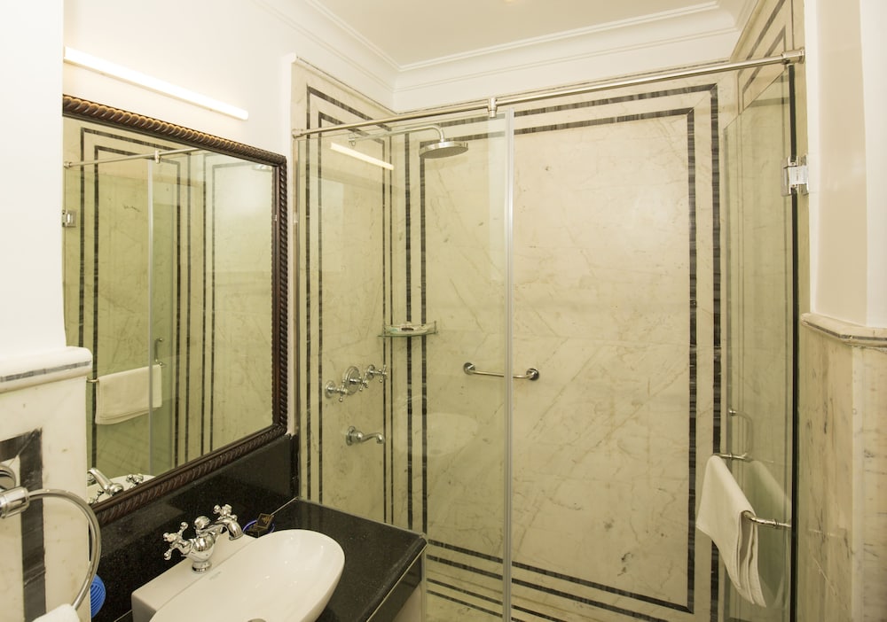 Umaid Haveli-A Heritage Style Hotel & Resort 65/66