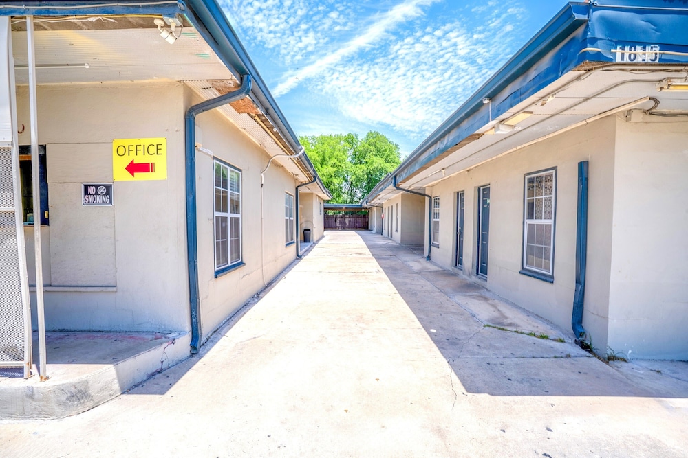 Aaron Motel By OYO San Antonio NW I-10 photo4