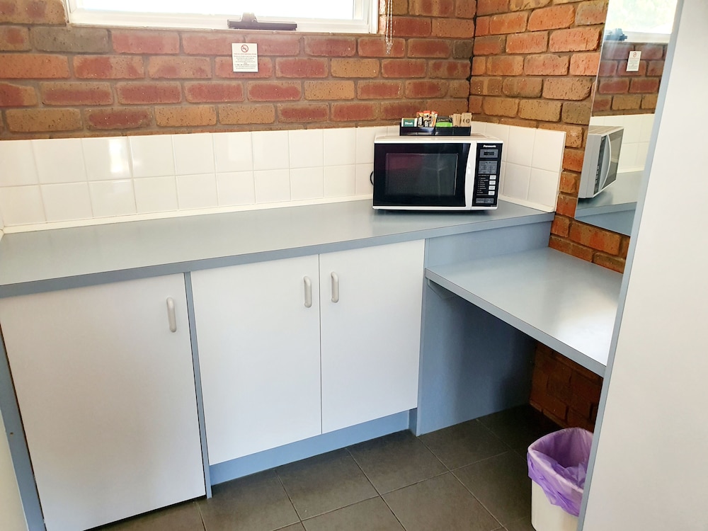 PORT CAMPBELL MOTOR INN 38/50
