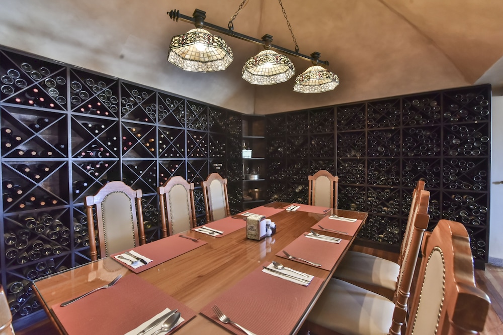 La Riviera Hotel Bed And Breakfast 36/50