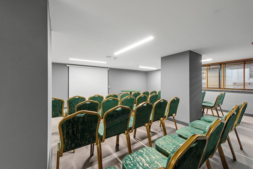 Ibos Hotels Izmir 54/64