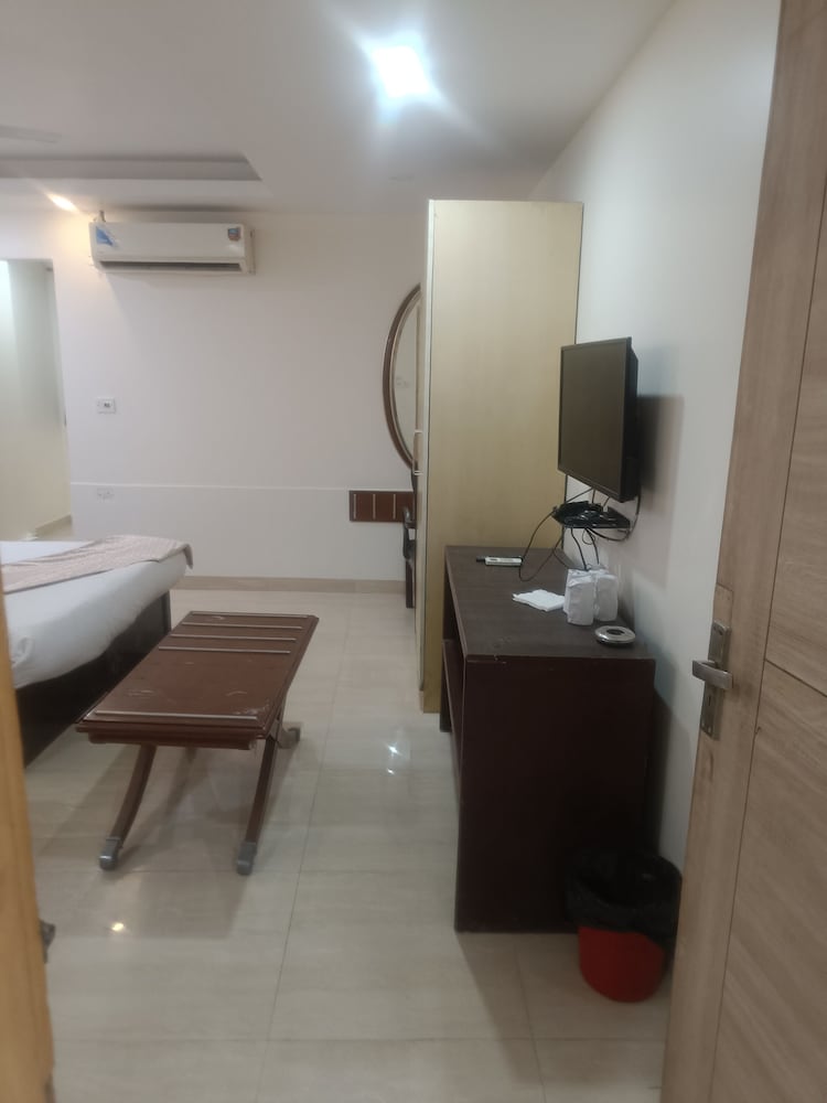 Airport Hotel Mahal 35/50