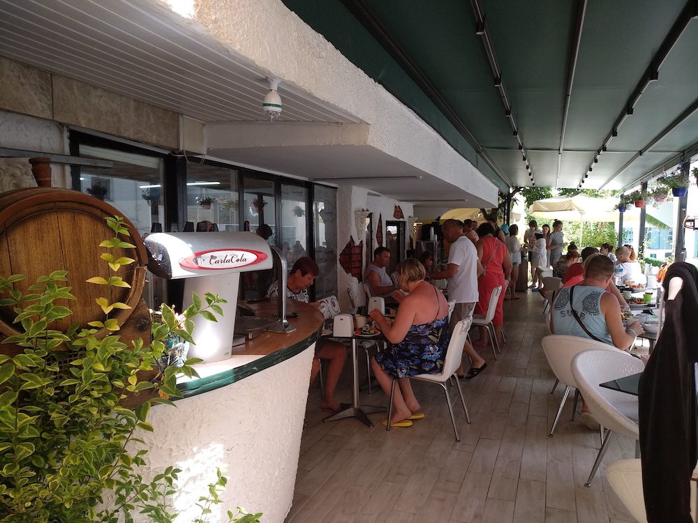 Romeo Beach Hotel 11/46