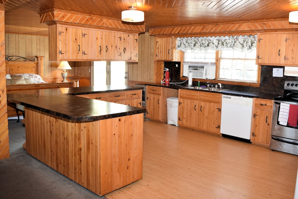 Blackbeard's Lodge 5/50