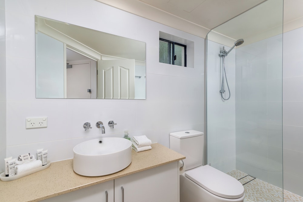 Meridian Port Douglas 67/70