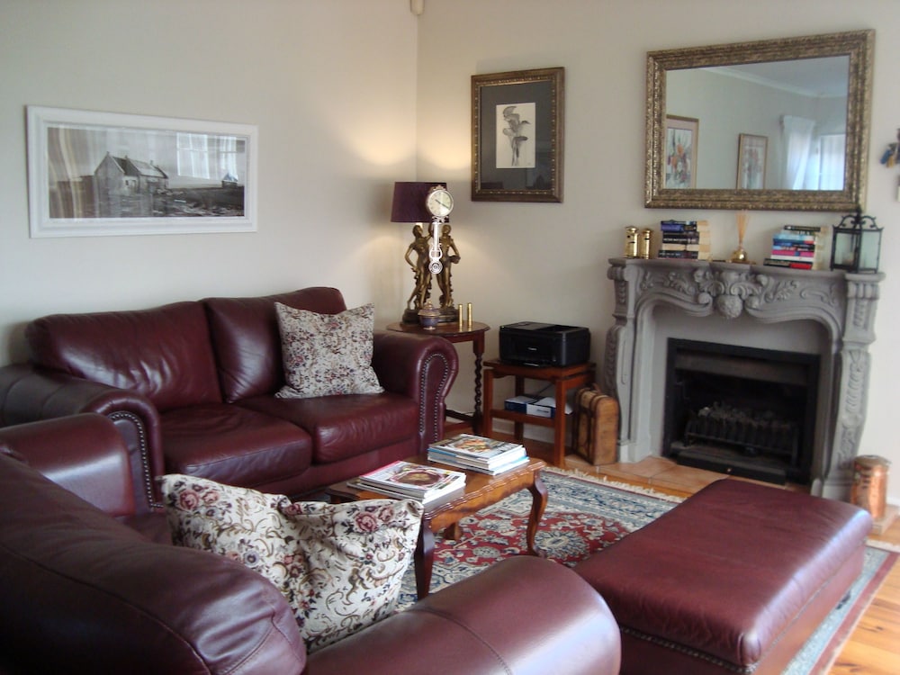 Brookdale House 18/32