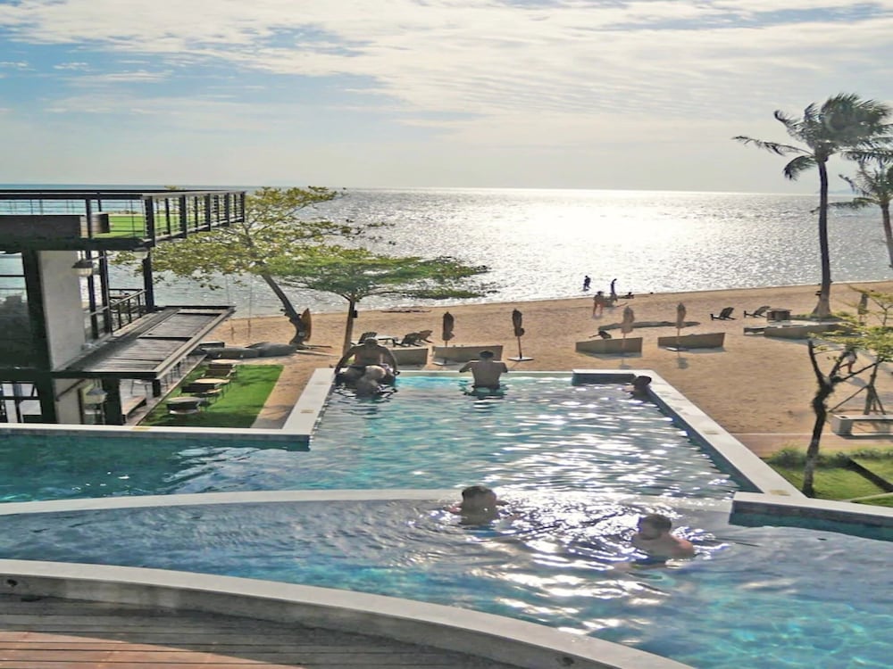 The Cabin Beach Resort 60/63