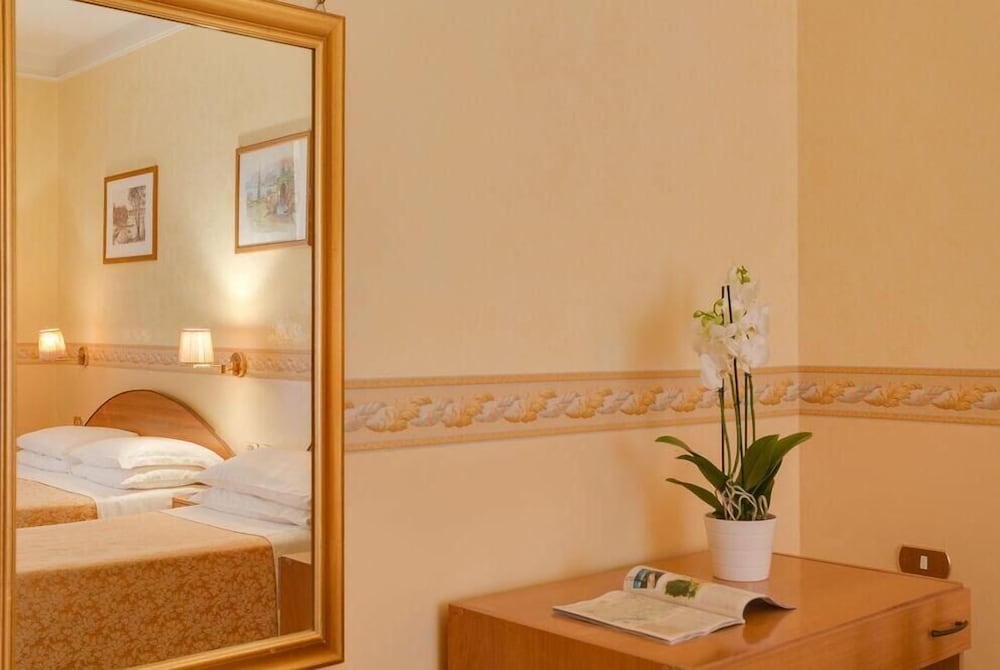 Washington Resi Lucia Hotel 34/36
