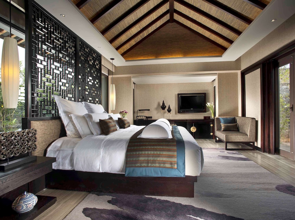 1 BEDROOM, VILLA