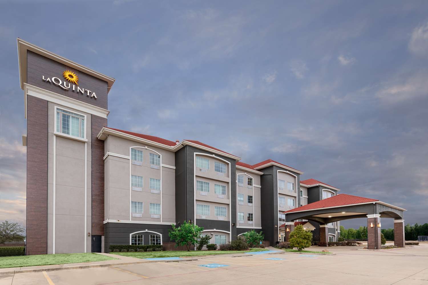 La Quinta Inn and Suites by Wyndham Mt. Pleasant 2/72