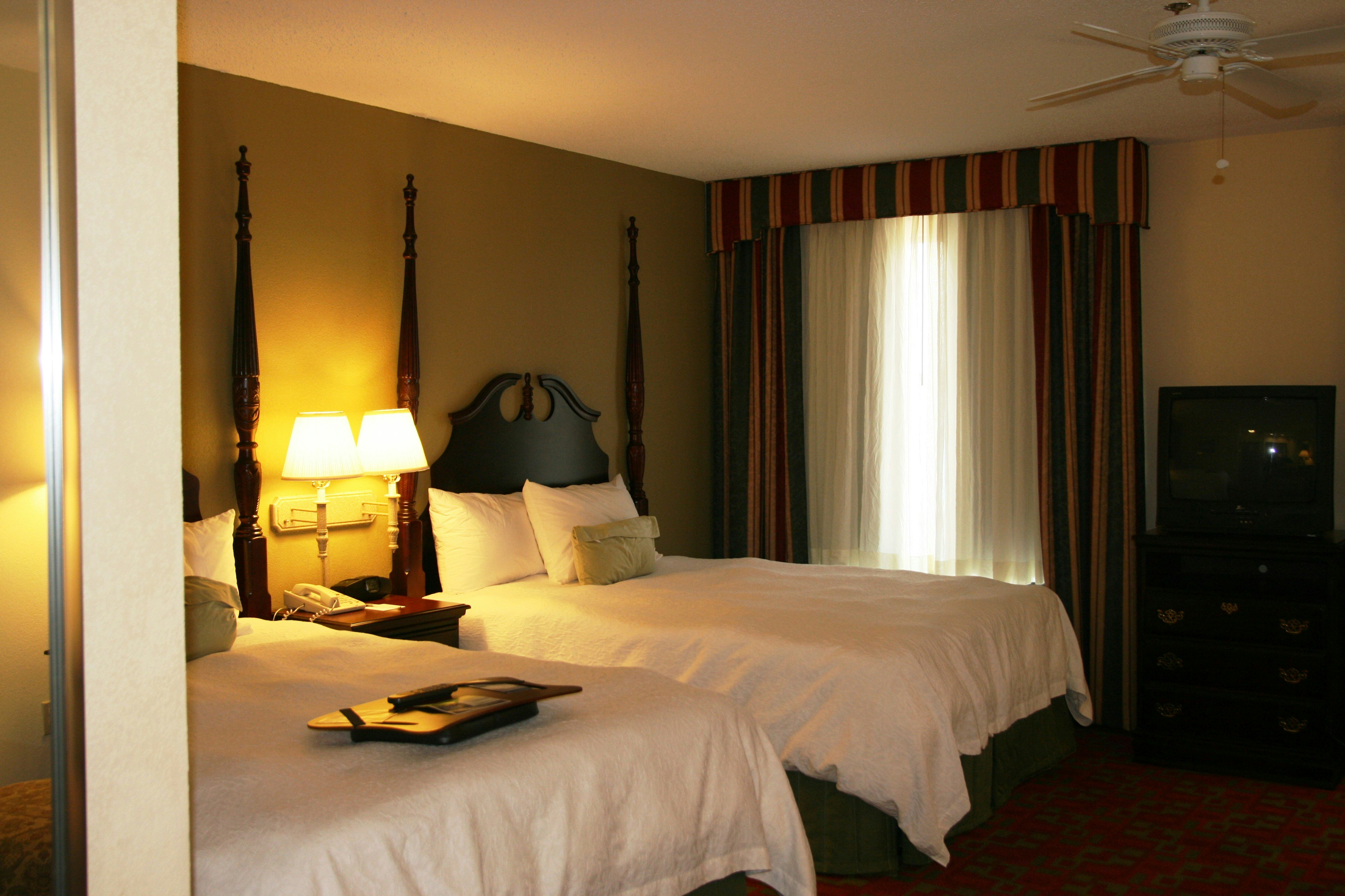 استوديو بسريرين كوين، Hampton Inn Canton 2/2