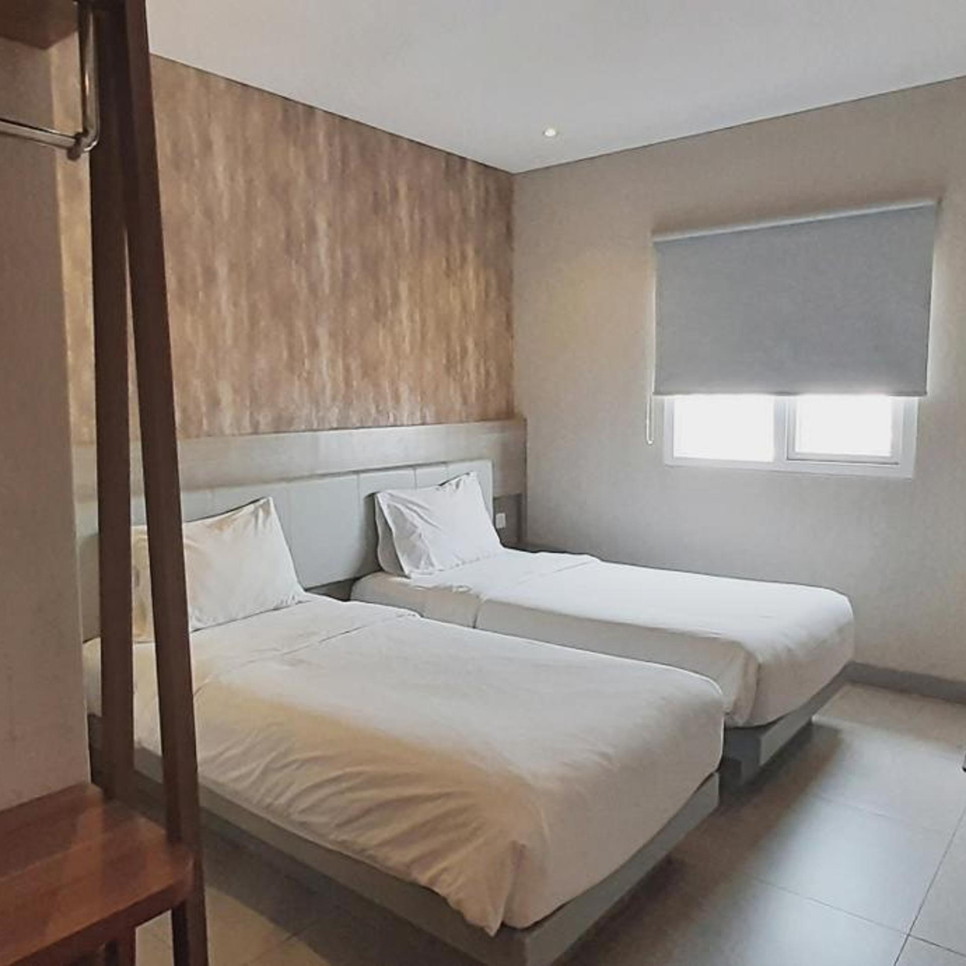 Lynn Hotel Serang 17/43