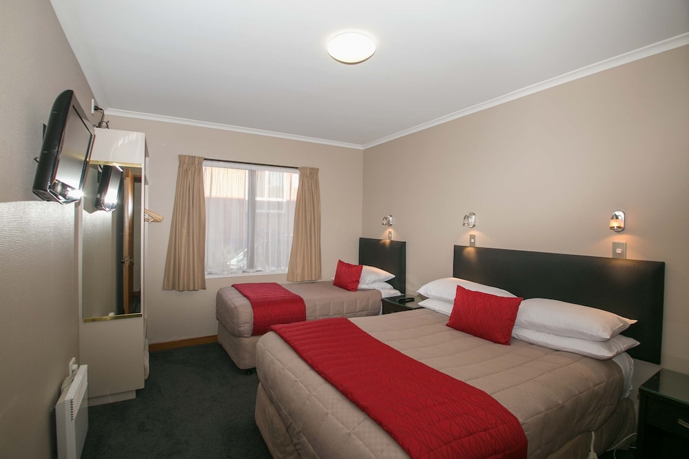Allan Court Motel 7/66