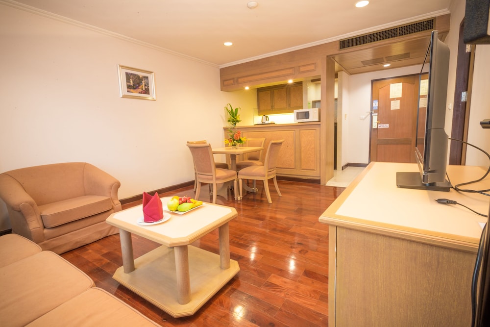 Grand Tower Inn Rama VI 62/70