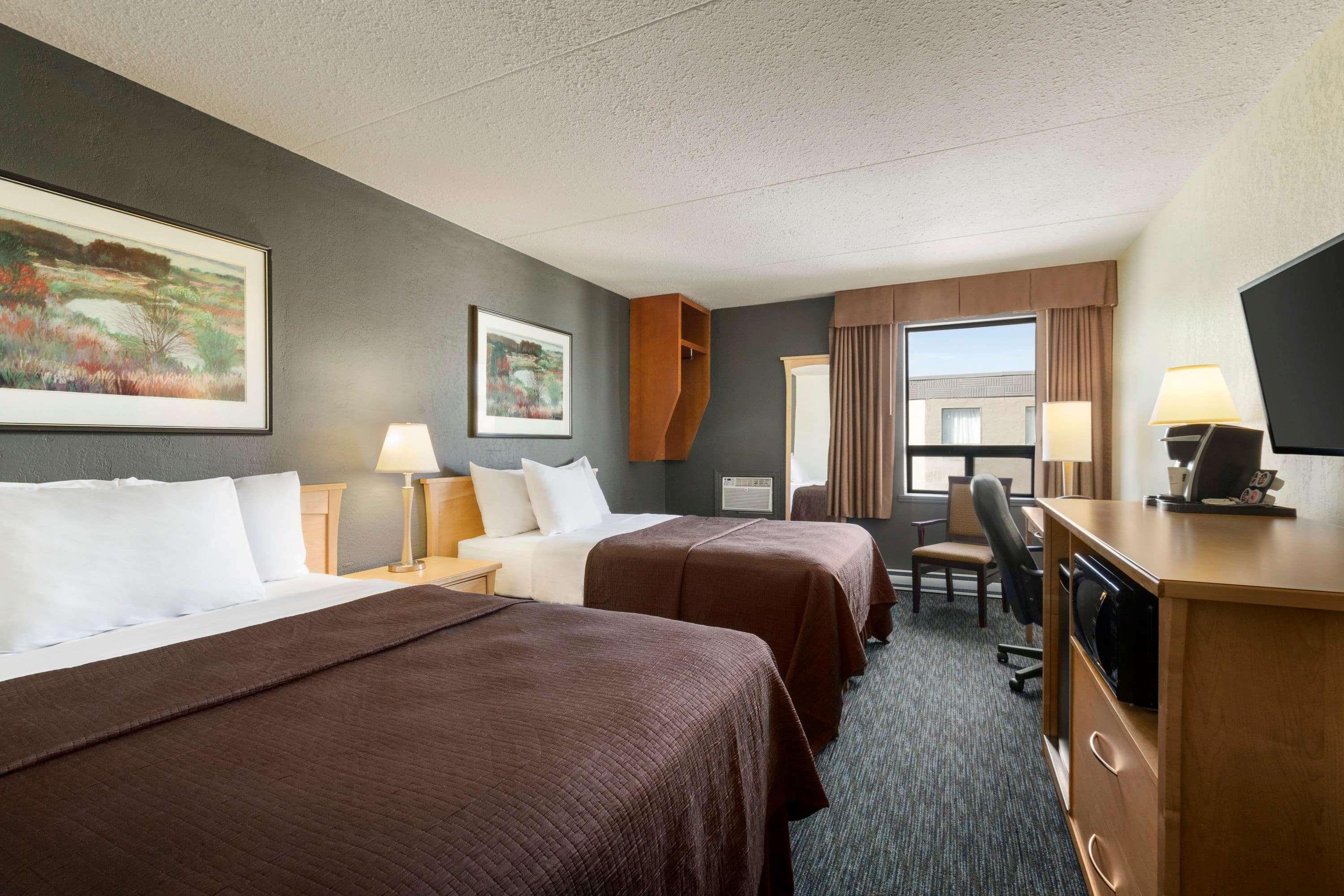 Room, 2 Queen Beds, Main Floor