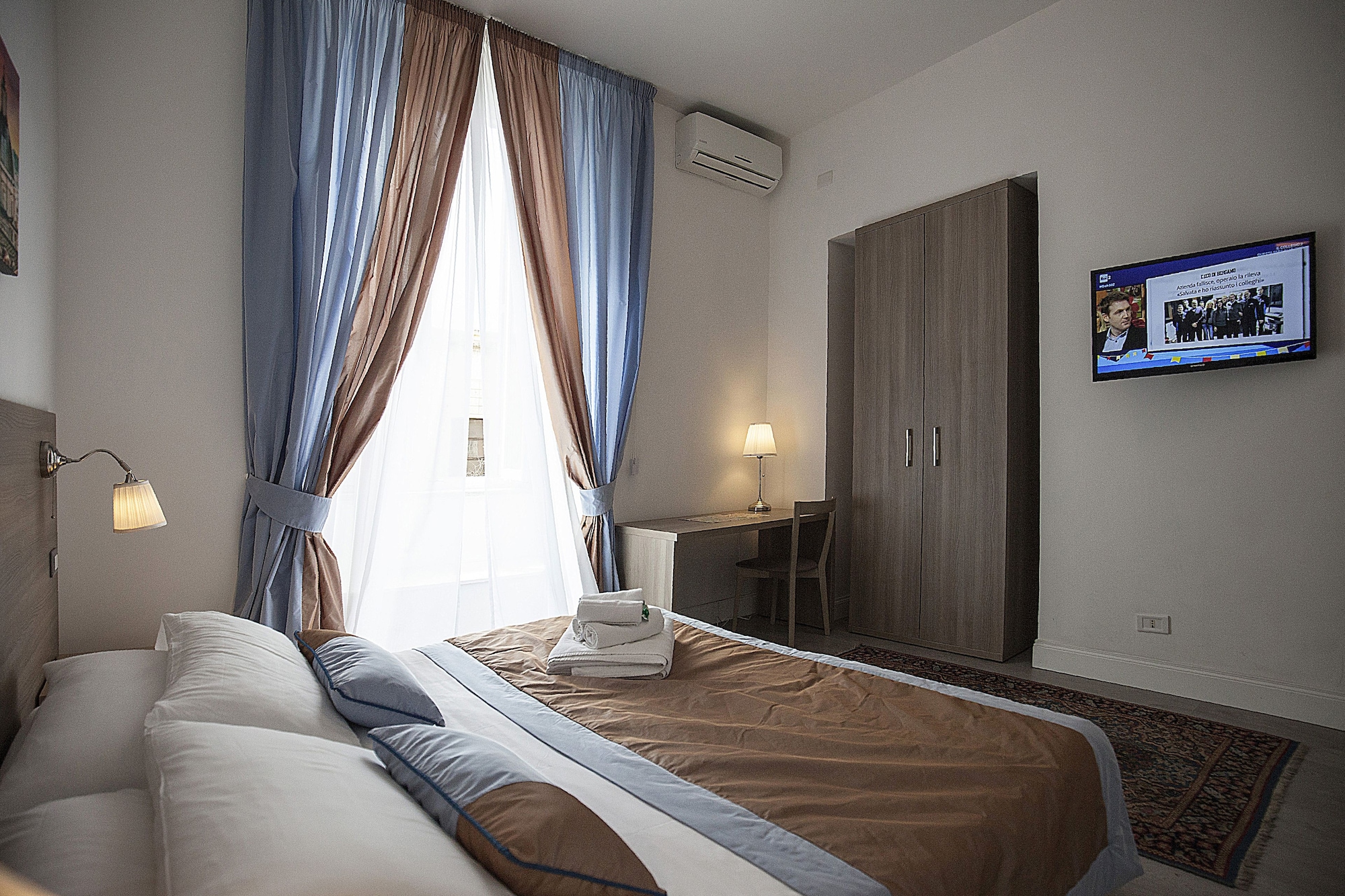 ROOM, DOUBLE BED