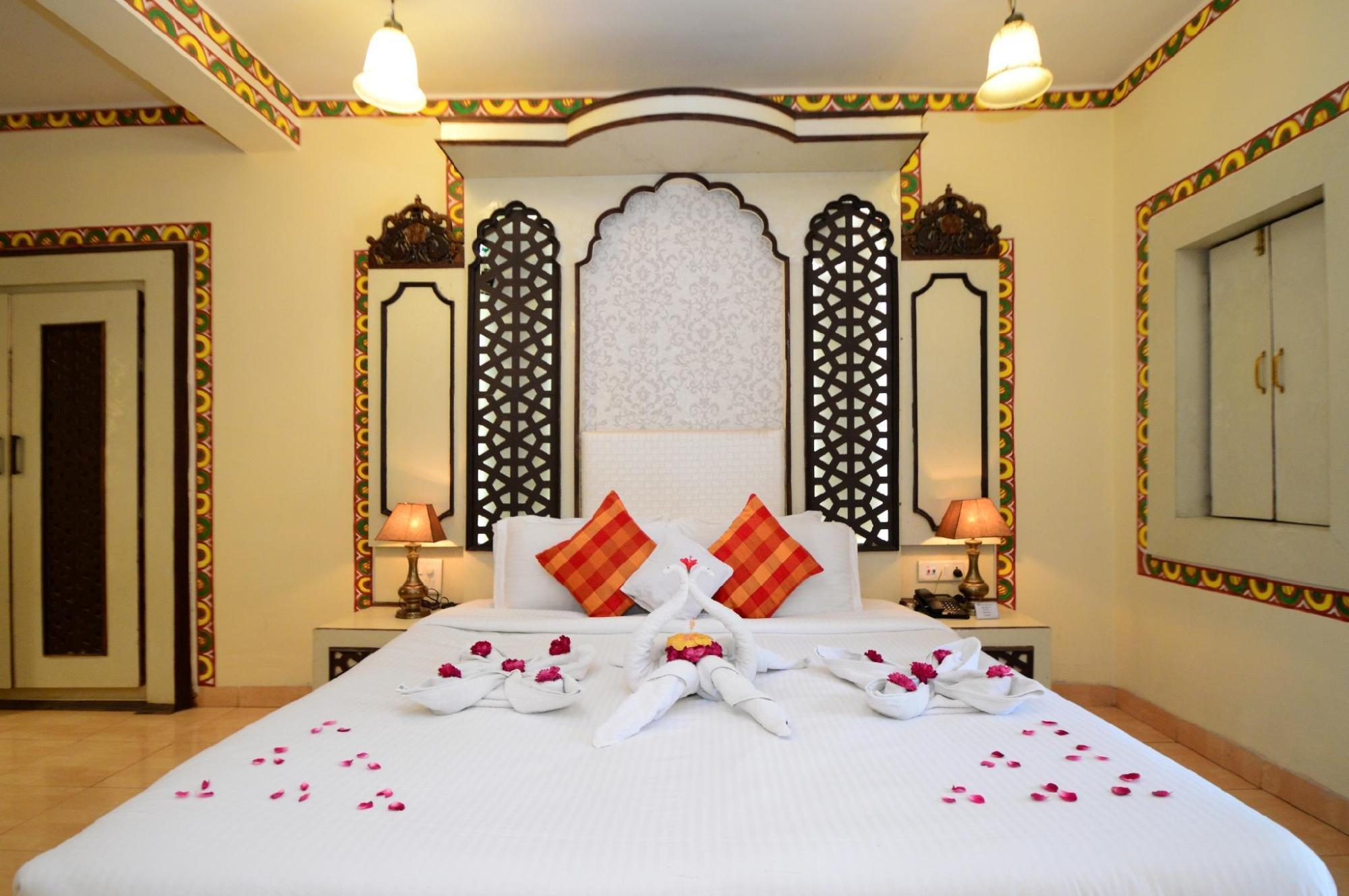 Chokhi Dhani Indore An Ethnic Village Resort 11/45