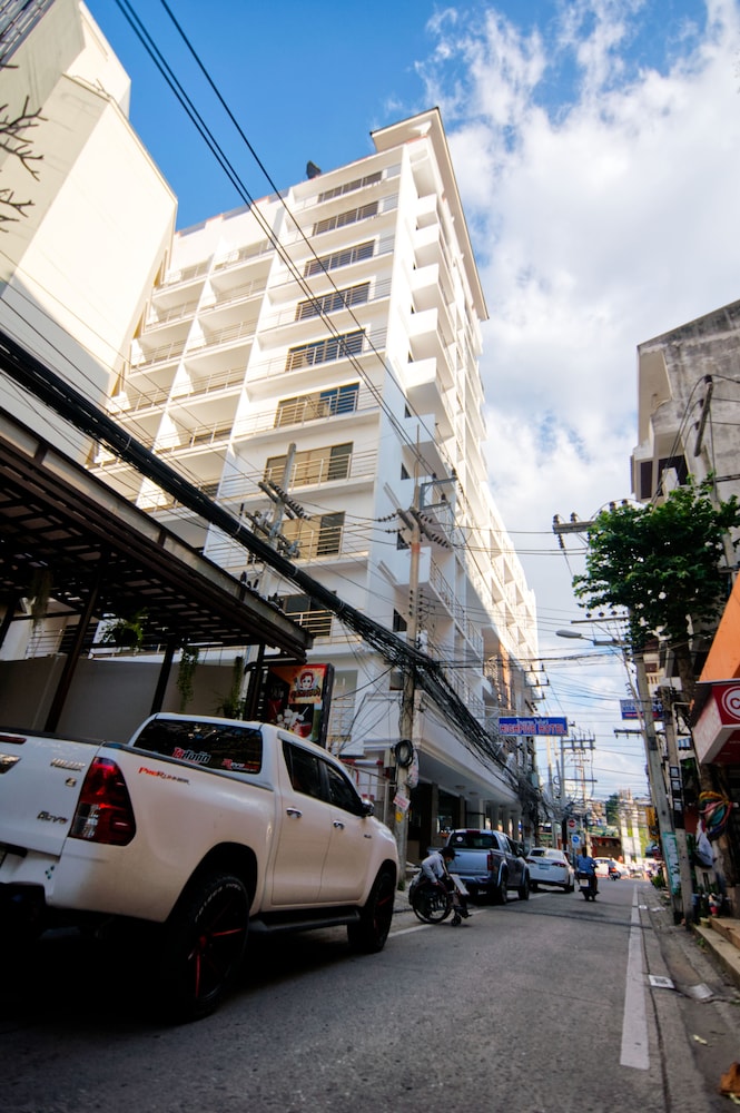 Highfive Hotel 65/70