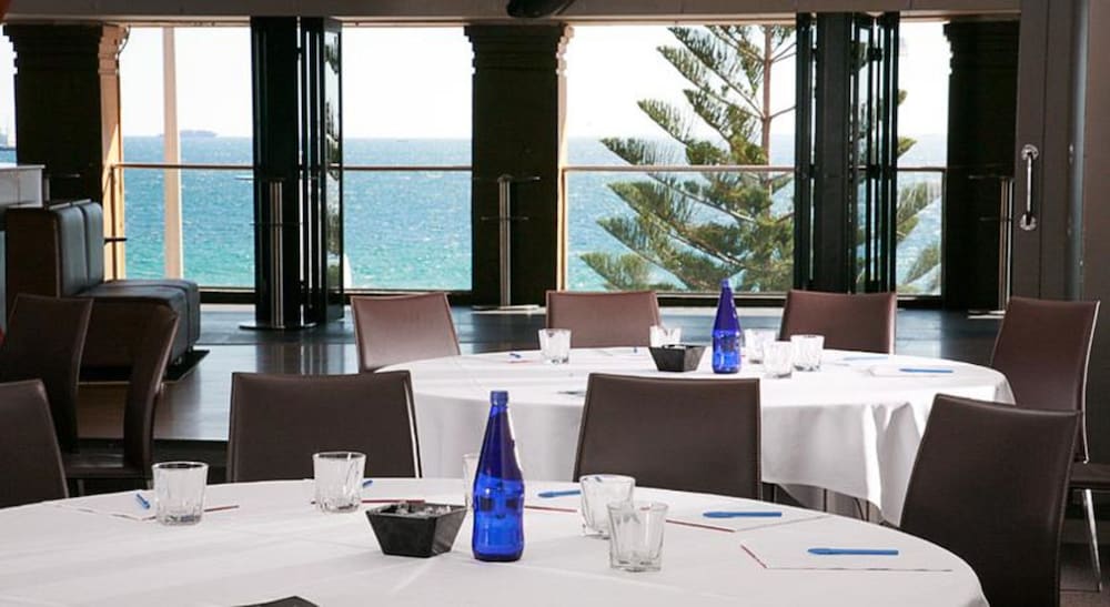 Cottesloe Beach Hotel 53/68