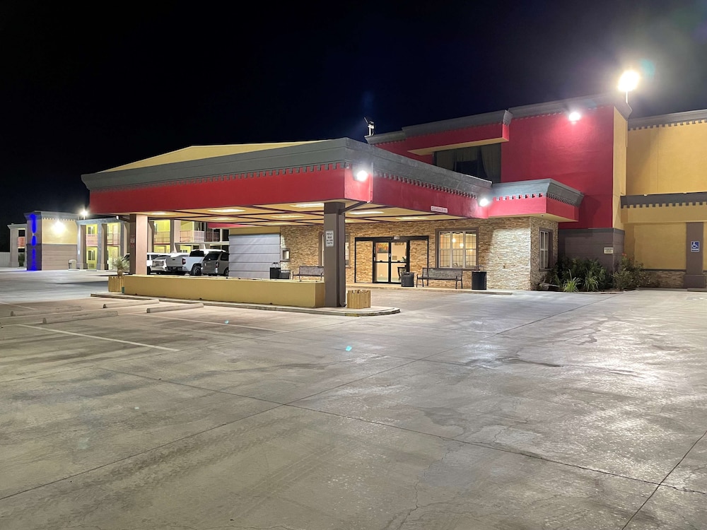SureStay Plus Hotel by Best Western Odessa 30/34