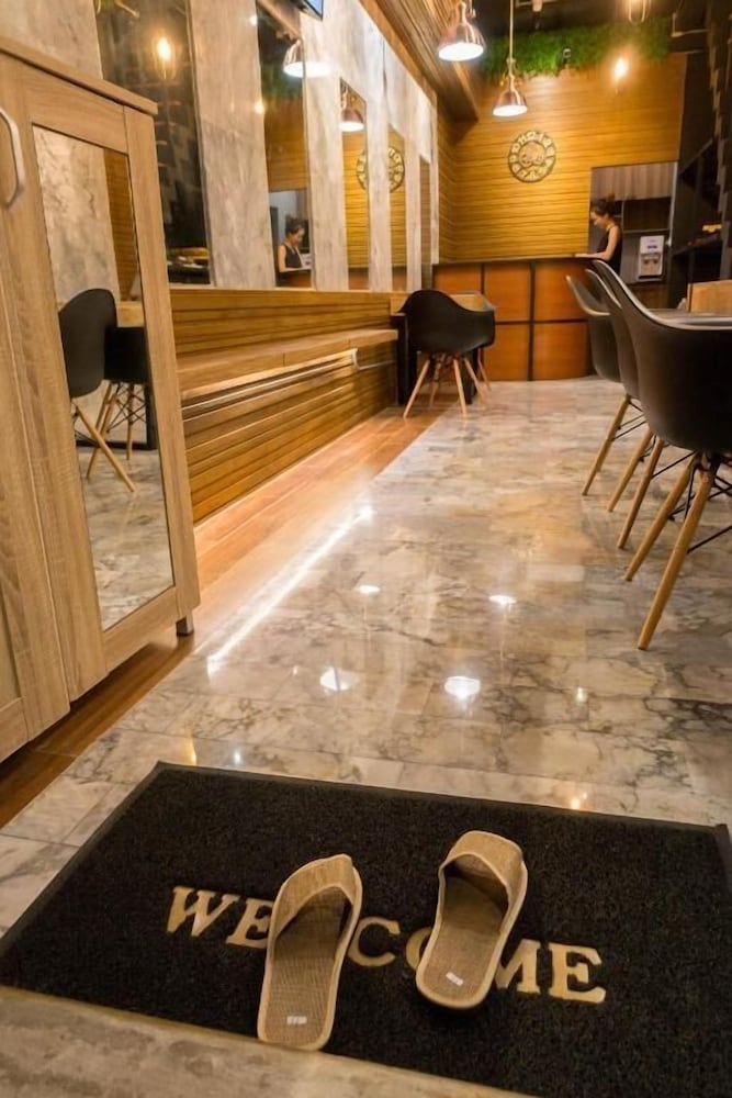 Comfy Bed Hostel - Adults Only 21/39