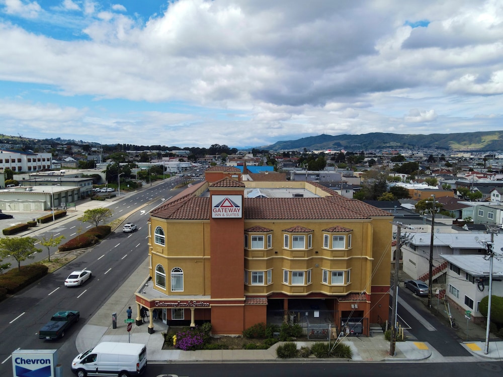 Gateway Inn and Suites Hotel 8/46