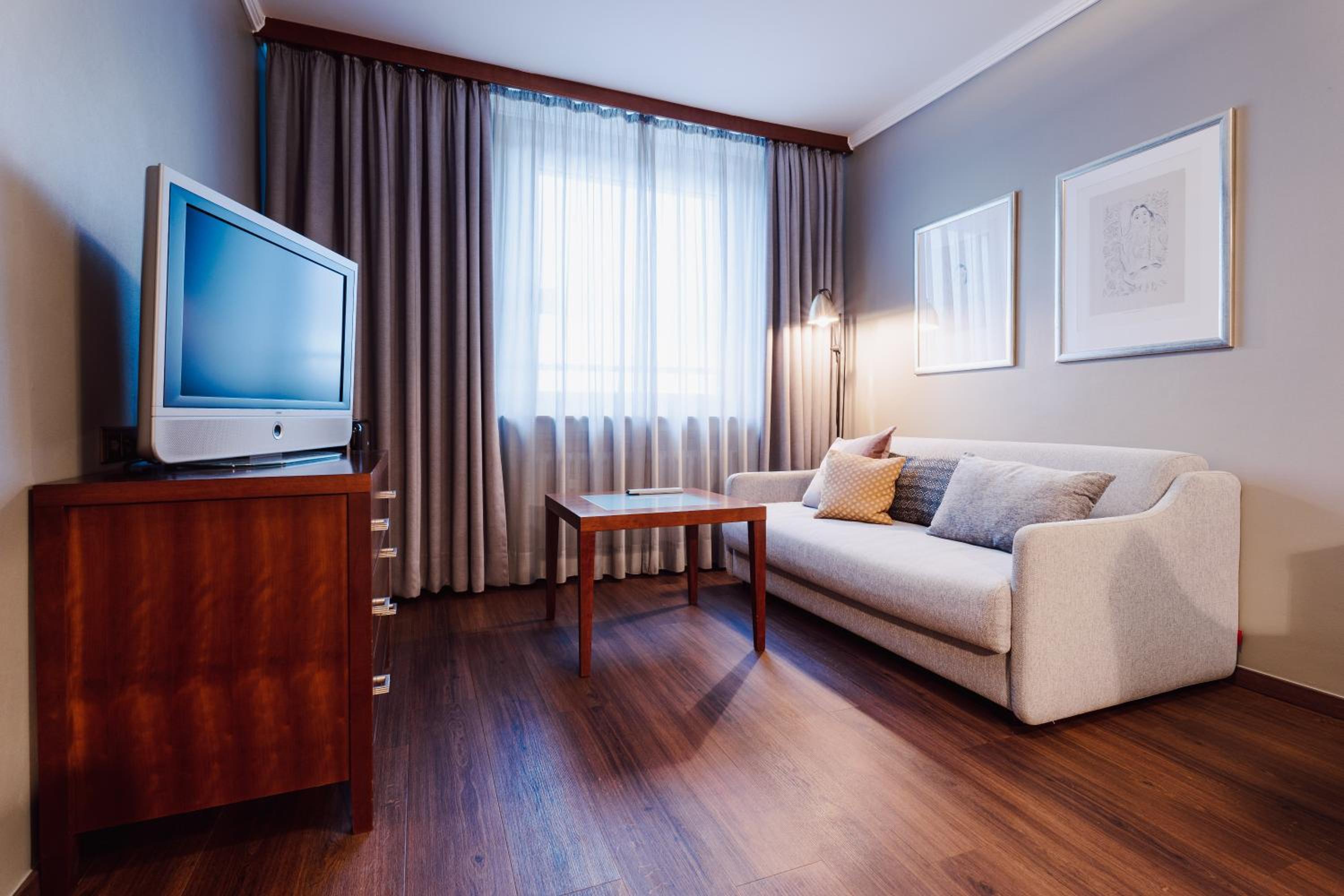 جناح، Hotel Kaiserhof 5/10
