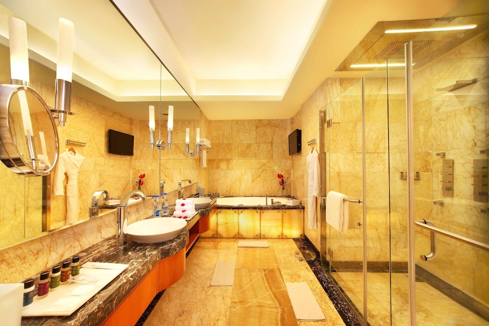Gokulam Grand Hotel Spa 75/75